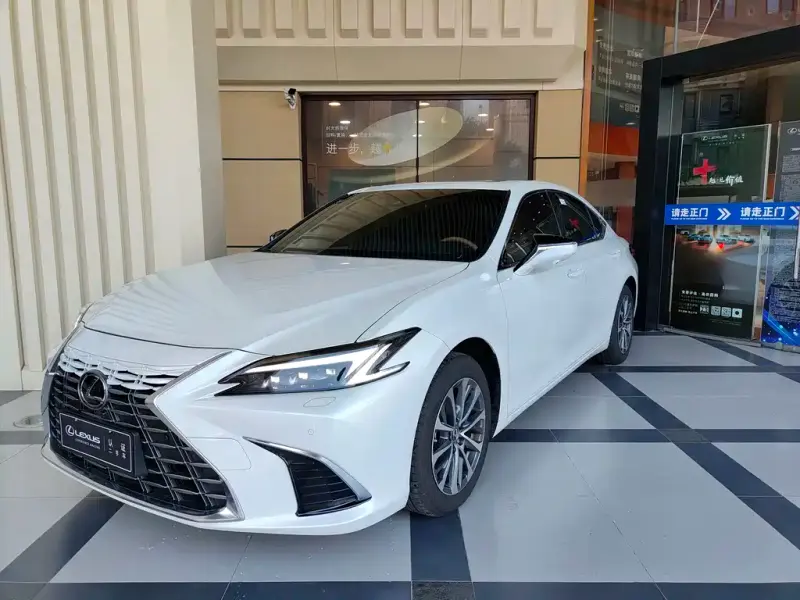 Lexus ES, 2025