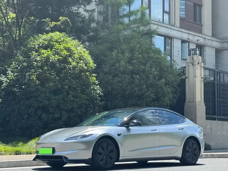 Tesla Model 3, 2024
