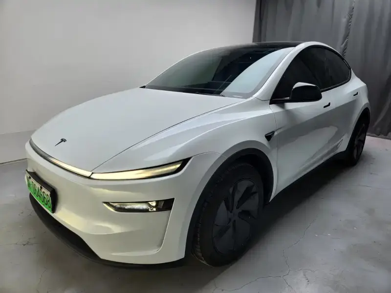 Tesla Model Y, 2025