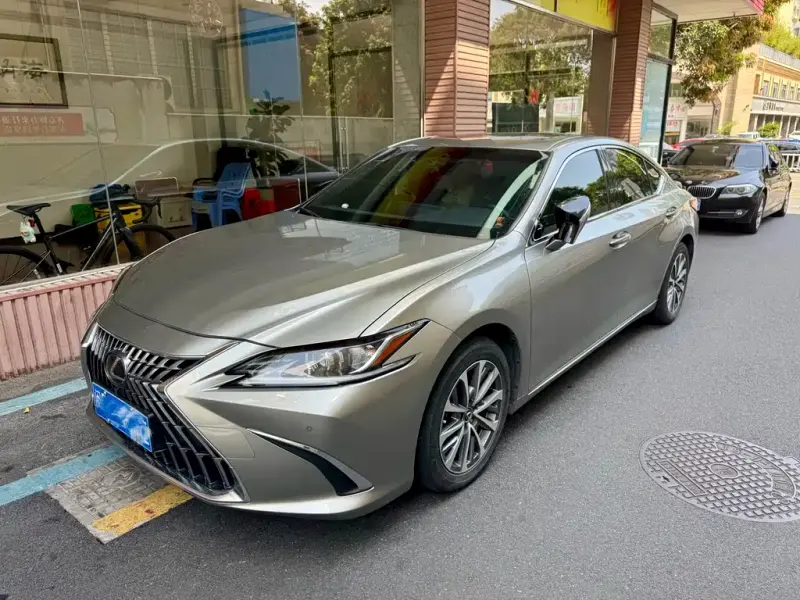 Lexus ES, 2022