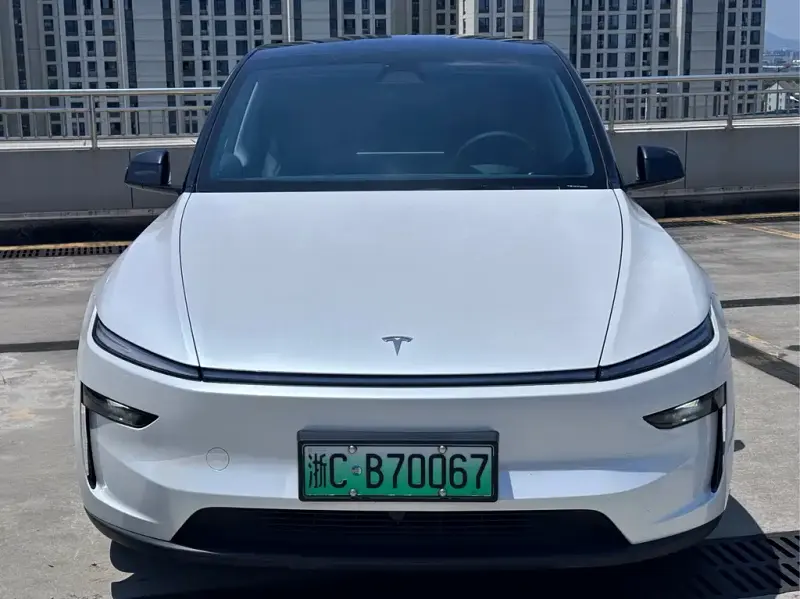 Tesla Model Y, 2025
