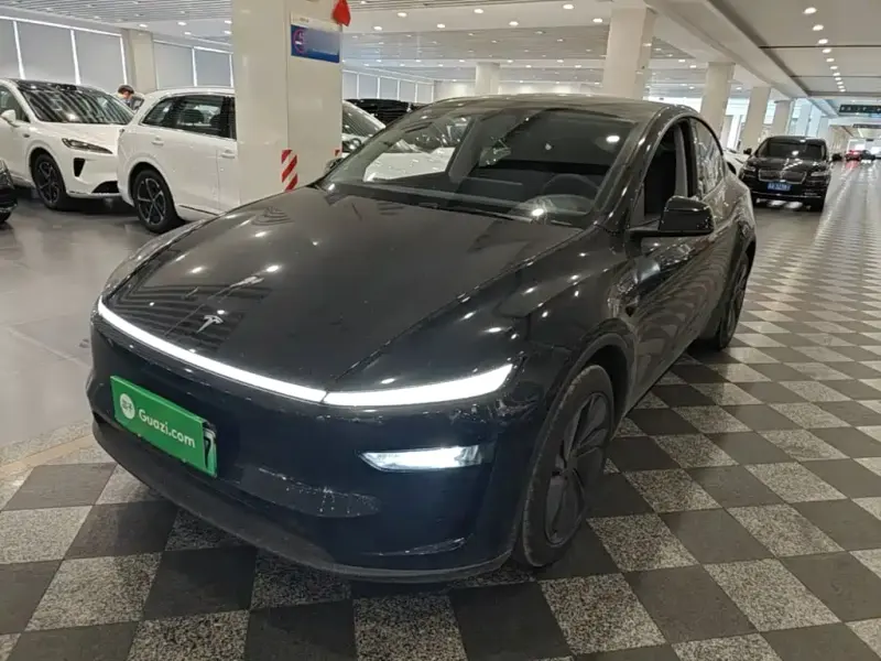 Tesla Model Y, 2025