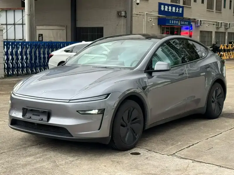 Tesla Model Y, 2026