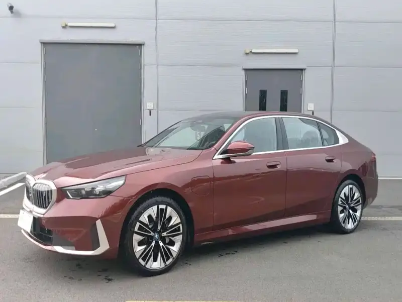 BMW i5, 2025