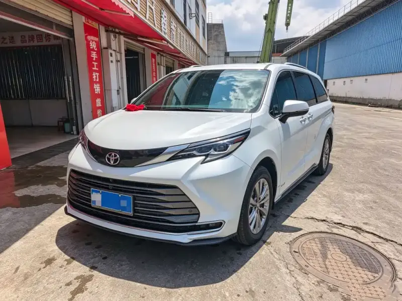 Toyota Sienna, 2025