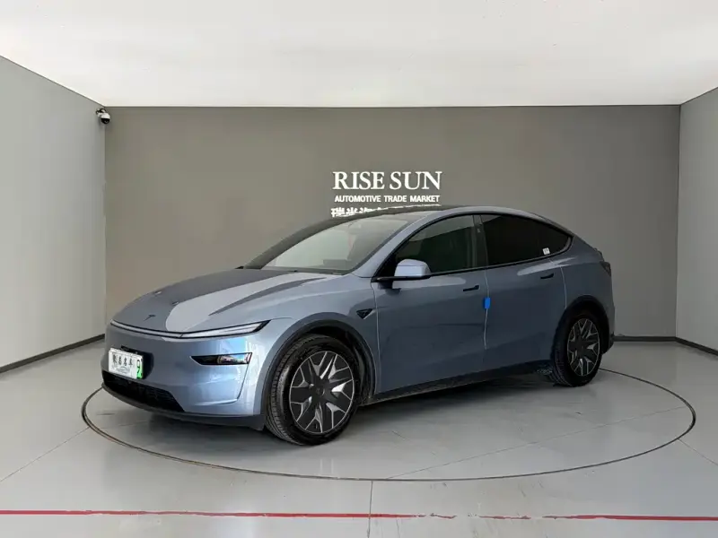 Tesla Model Y L, 2026