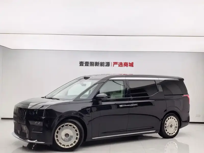 Zeekr 009, 2025
