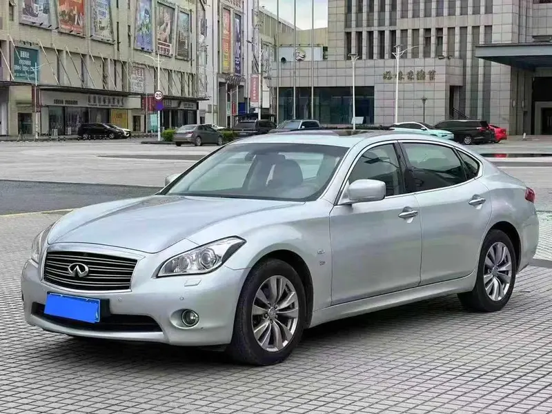 Infiniti Q70, 2013