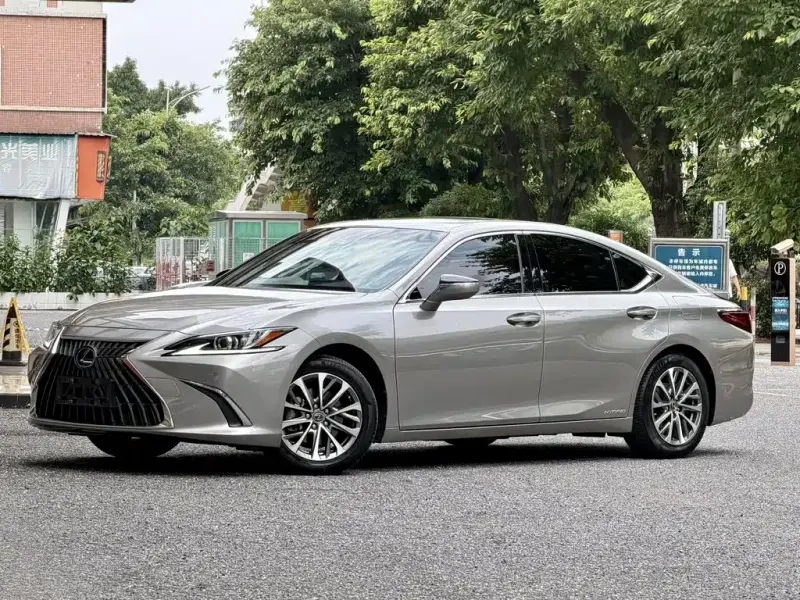 Lexus ES, 2022