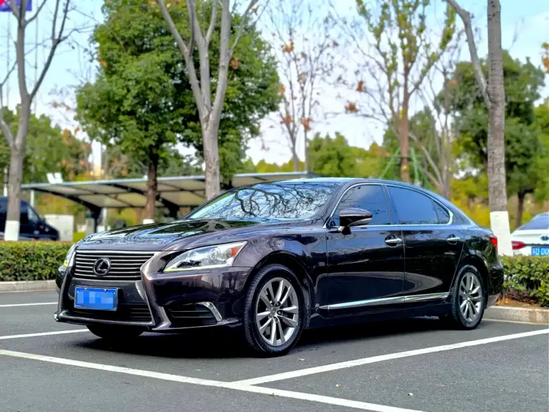 Lexus LS, 2015