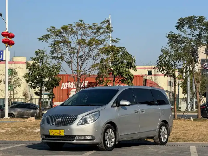 Buick GL8, 2011