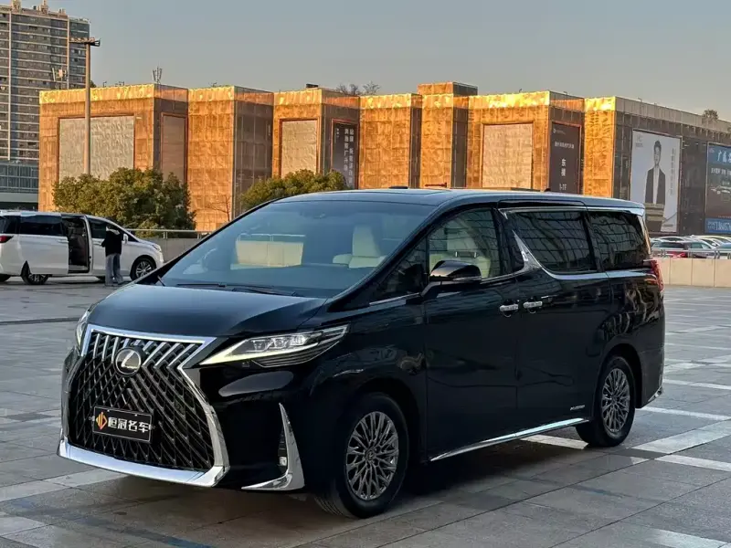 Lexus LM, 2022