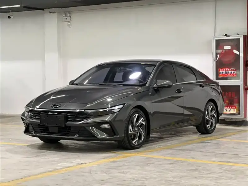 Hyundai Elantra, 2025