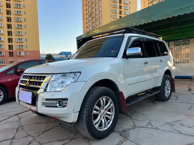 Mitsubishi Pajero (Import), 2020