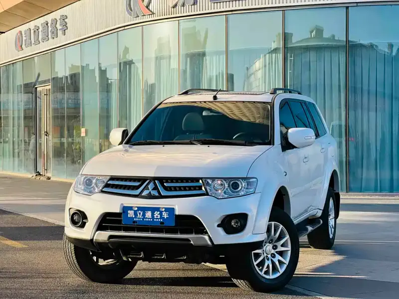 Mitsubishi Pajero Sport, 2015