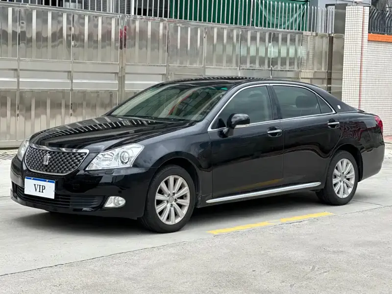 Toyota Crown, 2012