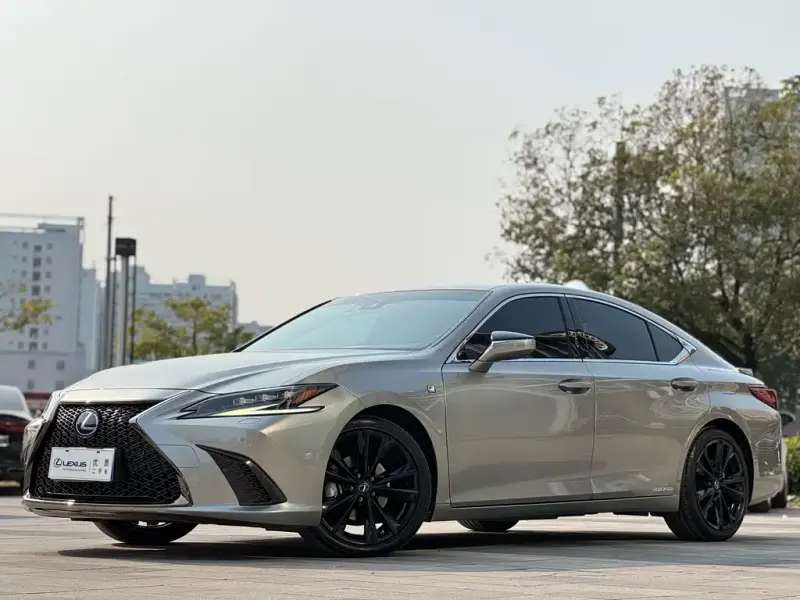 Lexus ES, 2022