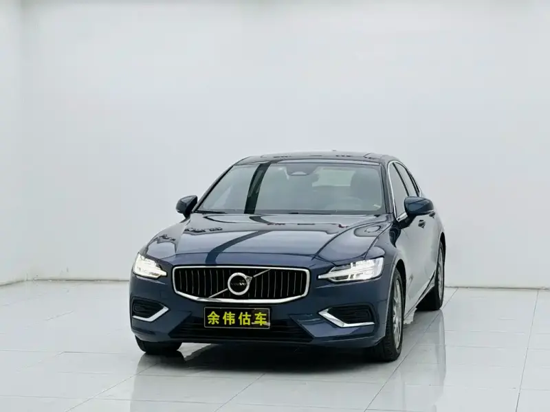 Volvo S60, 2022