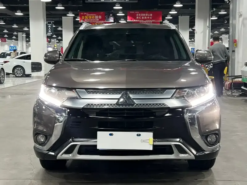 Mitsubishi Outlander, 2020