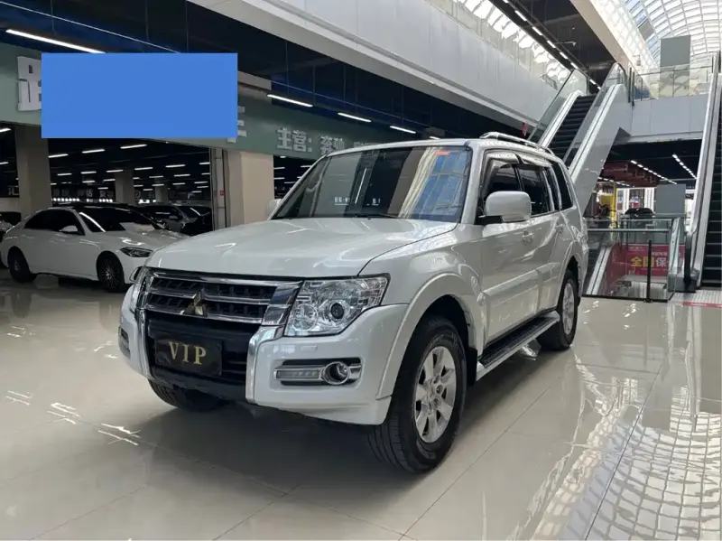 Mitsubishi Pajero (Import), 2017