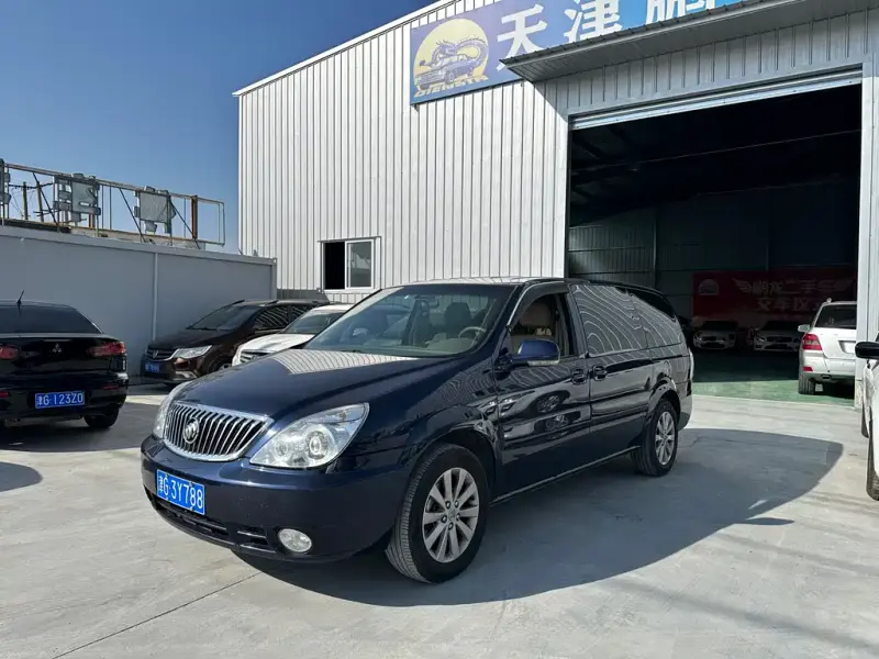 Buick GL8, 2013