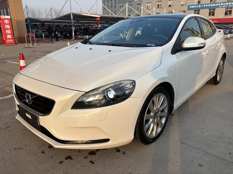 Volvo V40, 2014