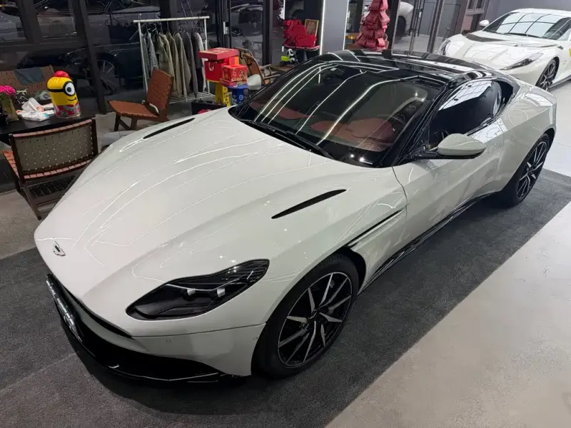 Aston Martin DB11, 2018