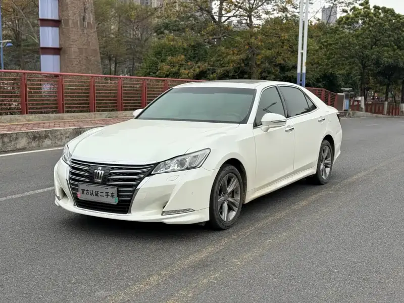Toyota Crown, 2016