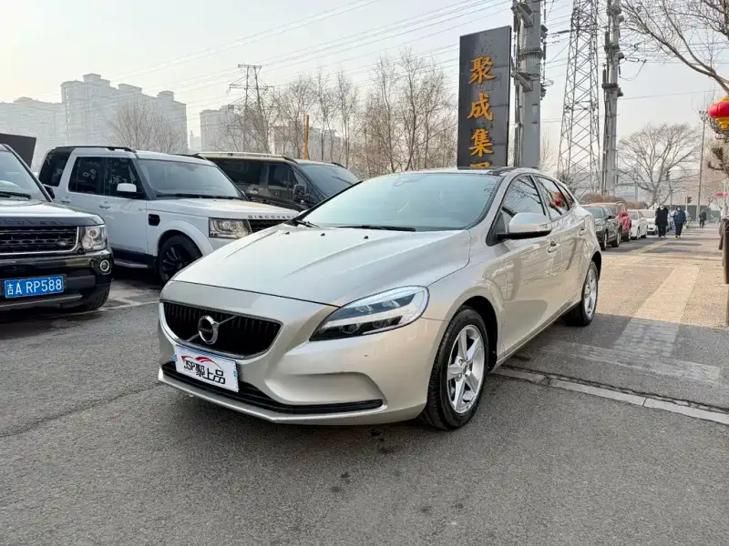 Volvo V40, 2017