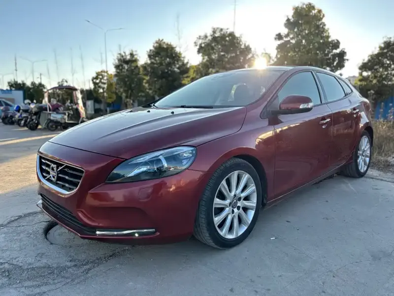 Volvo V40, 2015