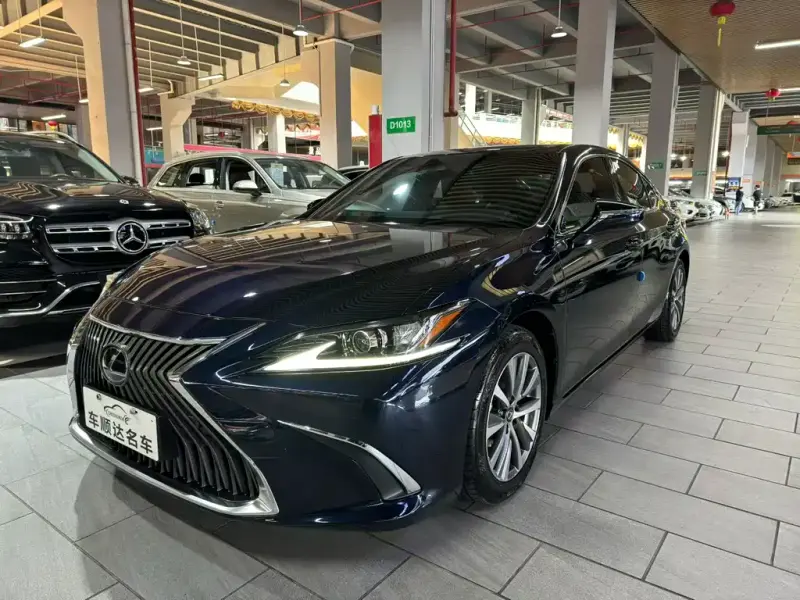 Lexus ES, 2019