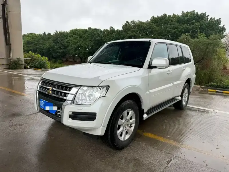 Mitsubishi Pajero (Import), 2016