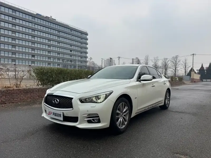 Infiniti Q50L, 2015