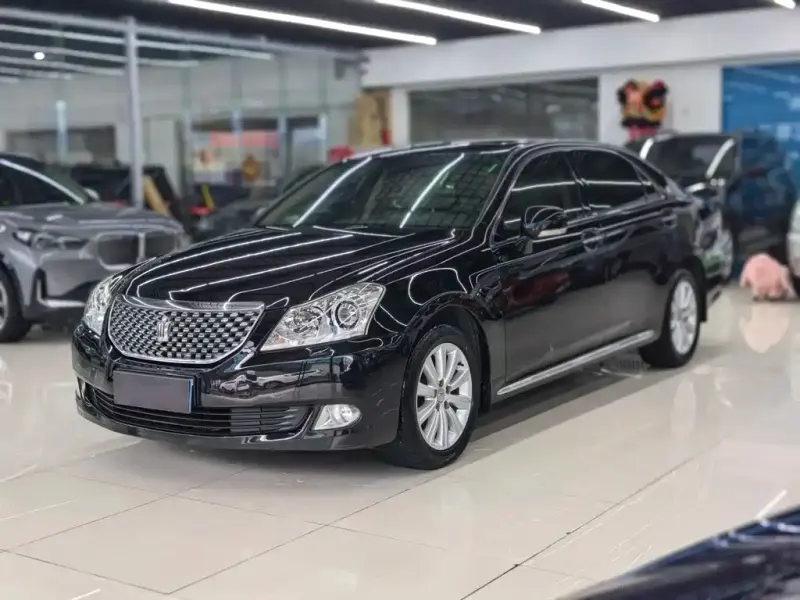 Toyota Crown, 2011