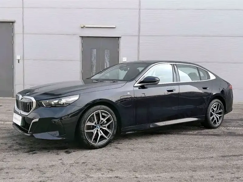 BMW i5, 2025