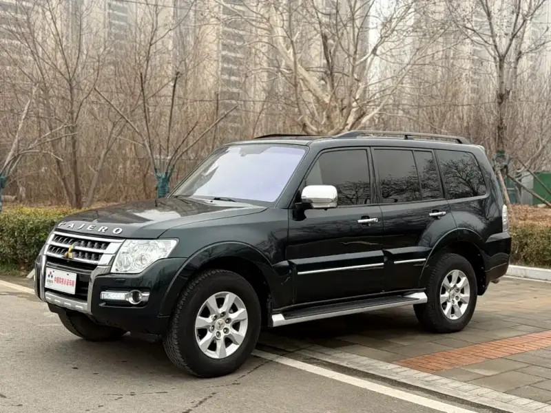 Mitsubishi Pajero (Import), 2017