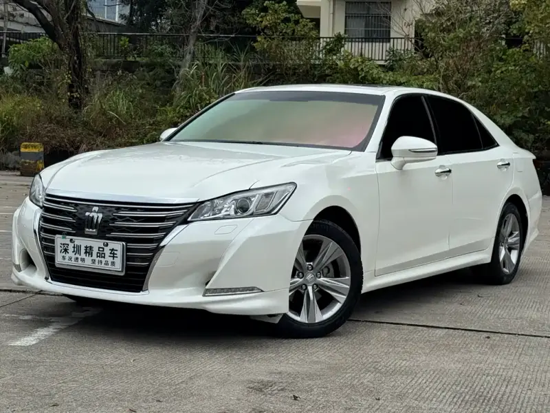 Toyota Crown, 2015