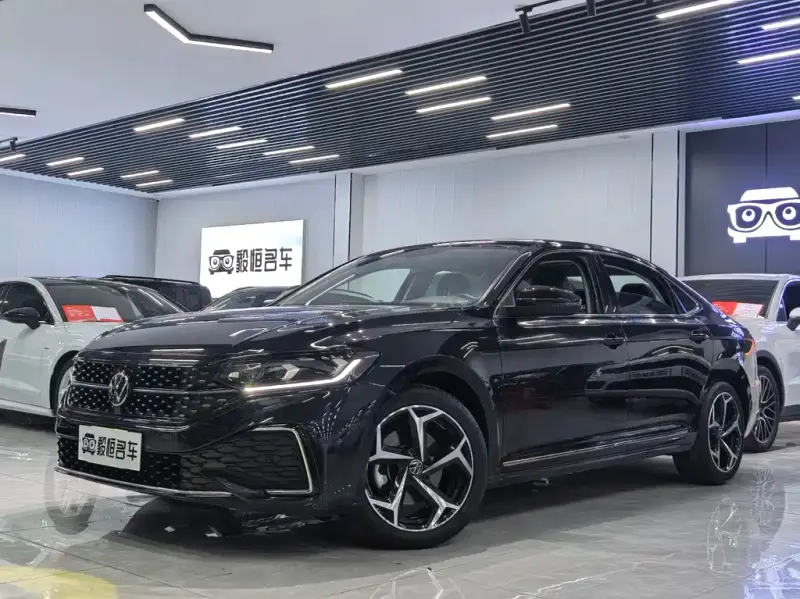 Volkswagen Passat, 2022