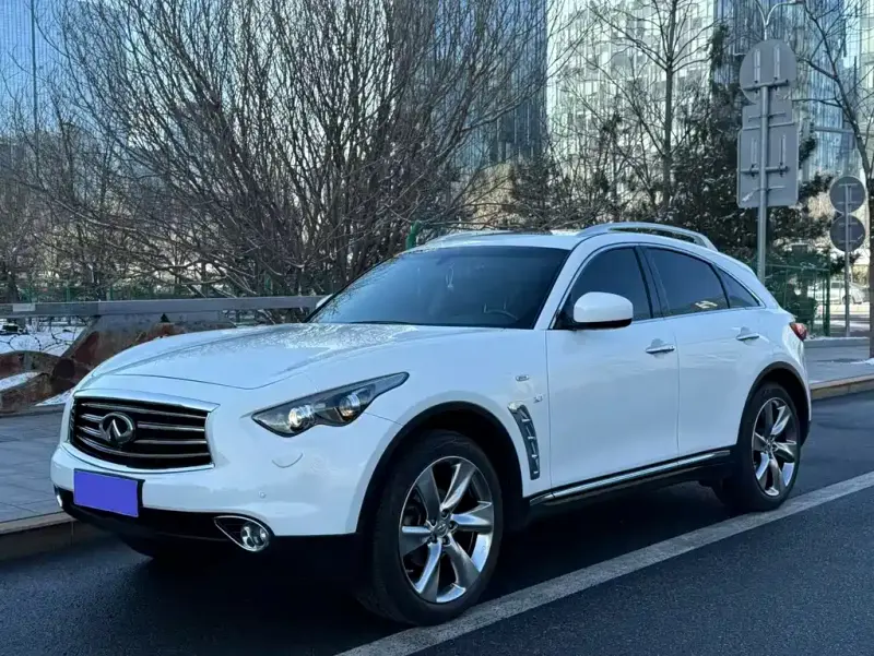 Infiniti QX70, 2015