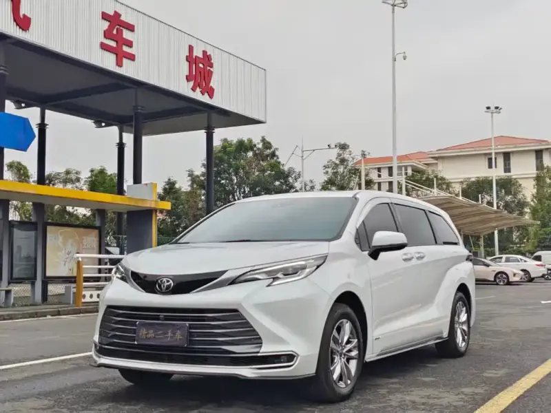 Toyota Sienna, 2025