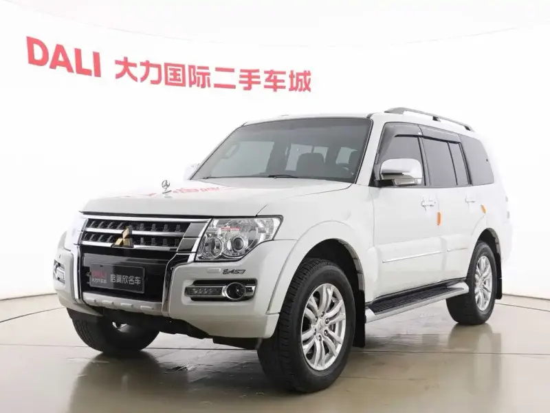 Mitsubishi Pajero (Import), 2020