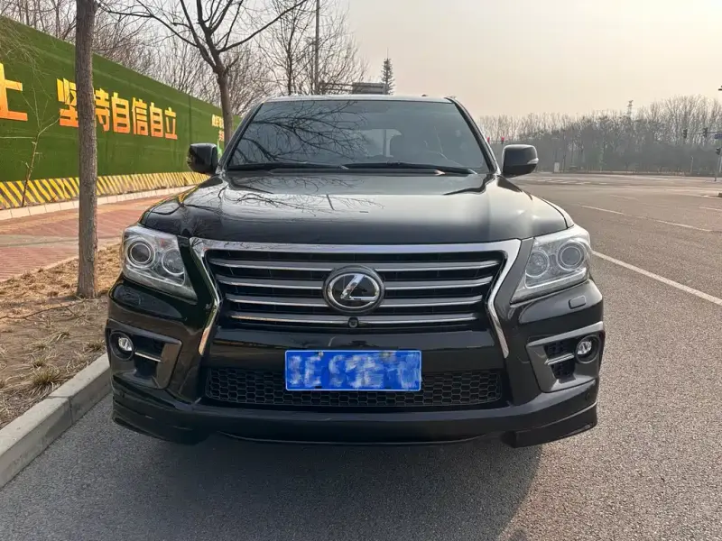 Lexus LX, 2015