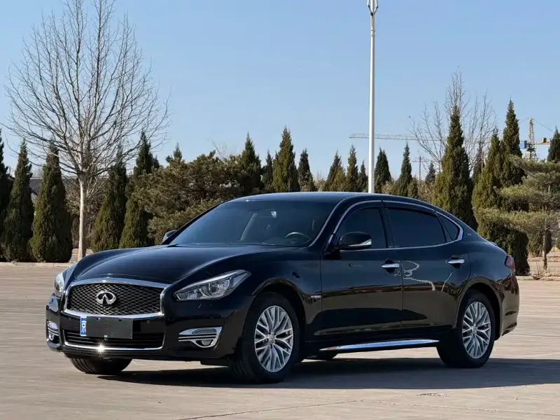 Infiniti Q70, 2016