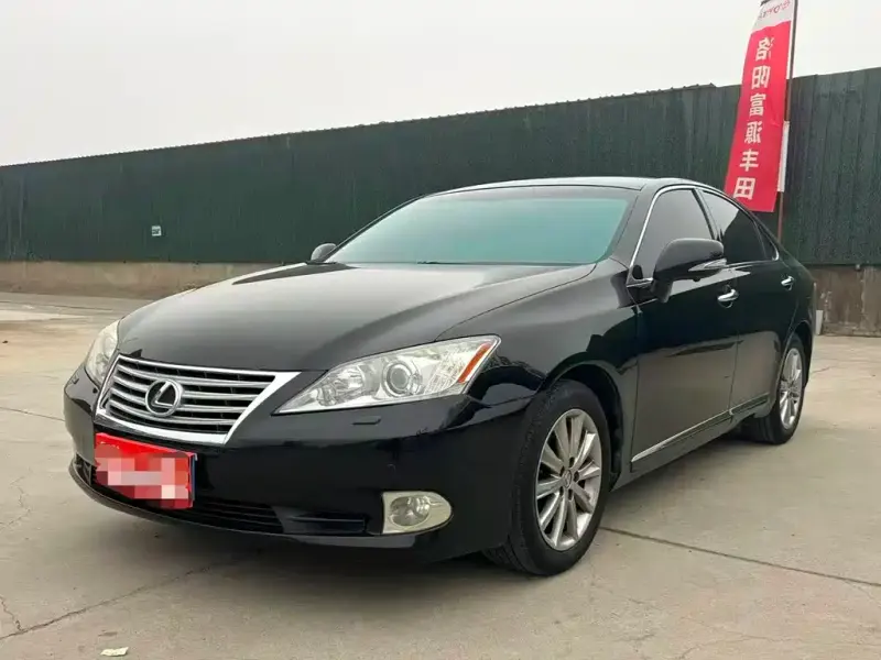 Lexus ES, 2013