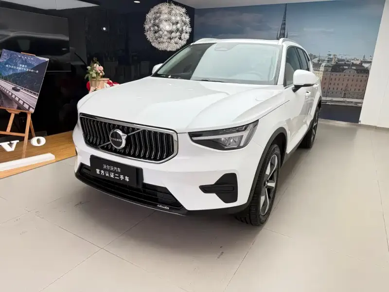 Volvo XC40, 2025