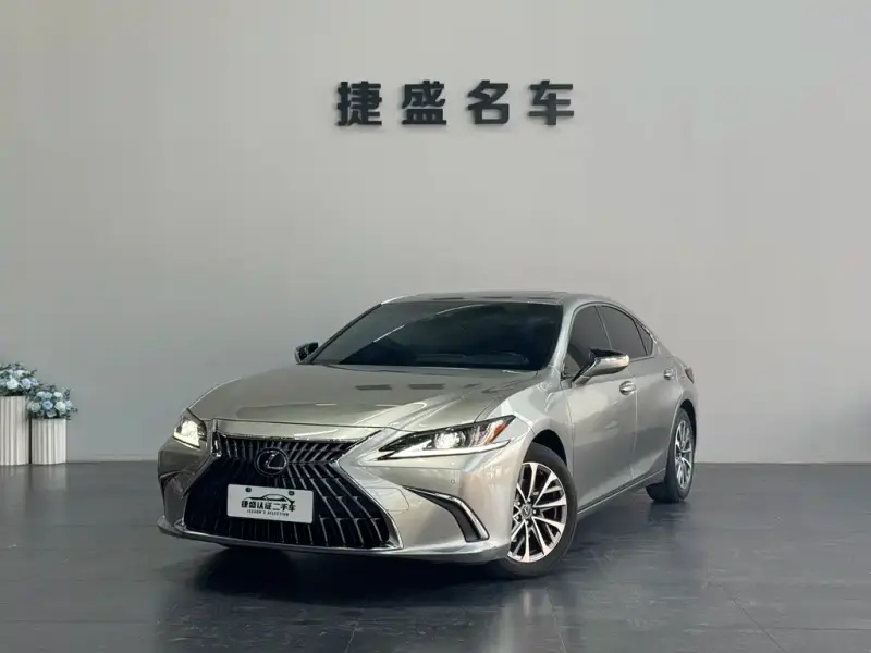 Lexus ES, 2022