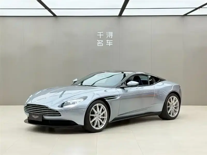 Aston Martin DB11, 2021