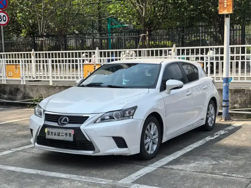 Lexus CT, 2015