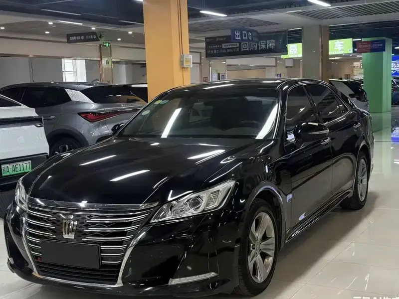 Toyota Crown, 2017