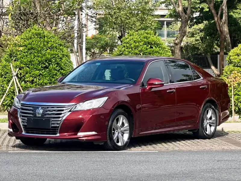 Toyota Crown, 2015